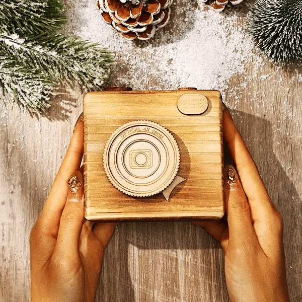 Vintage Wooden Camera Box Keychain for Film Rolls – A Unique Gift for Photography Enthusiasts